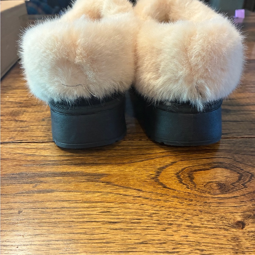 Source Unknown Plush Faux Fur Slide Mules - Light Beige & Black